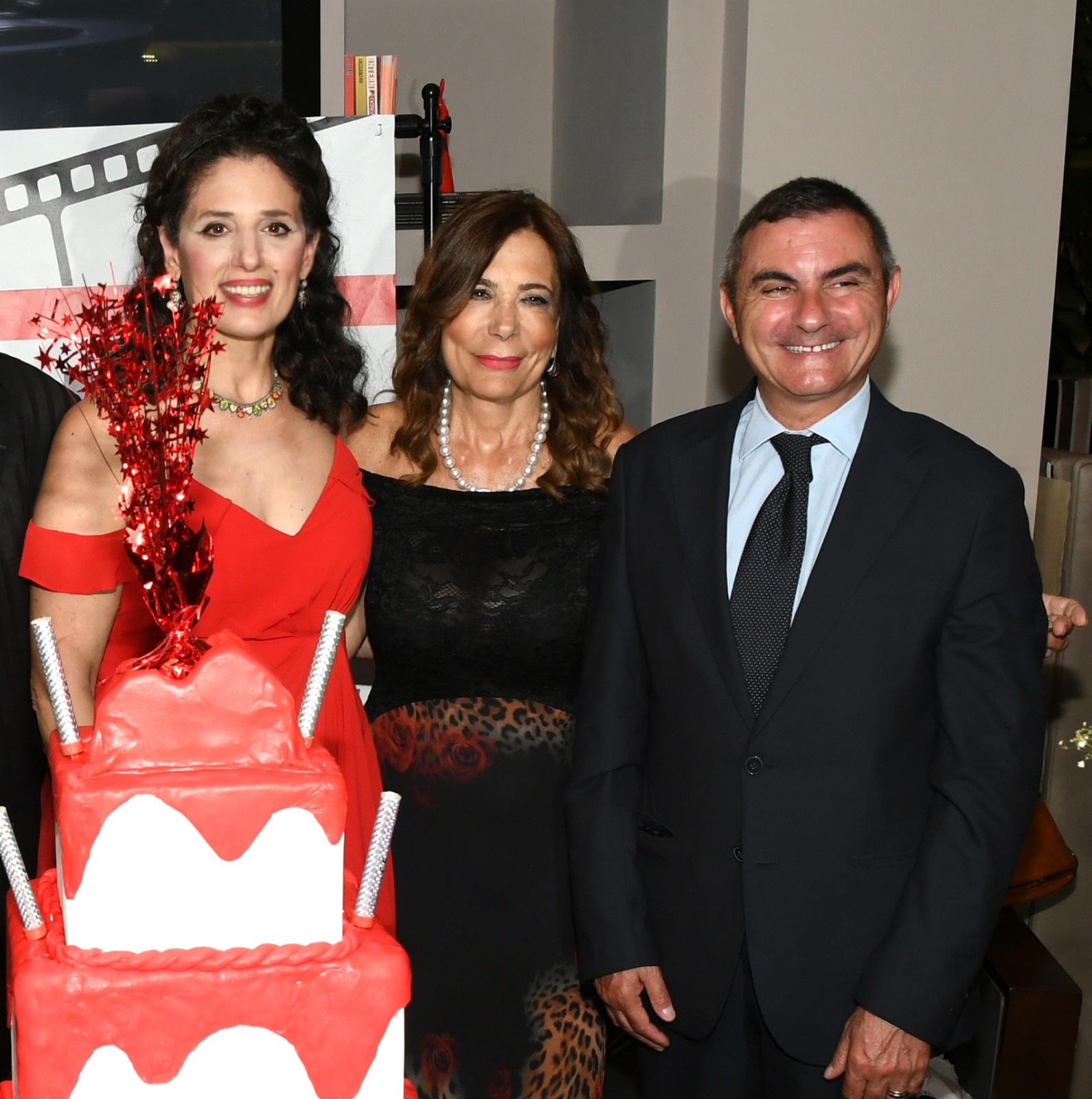 torta con istituzioni ritoccata