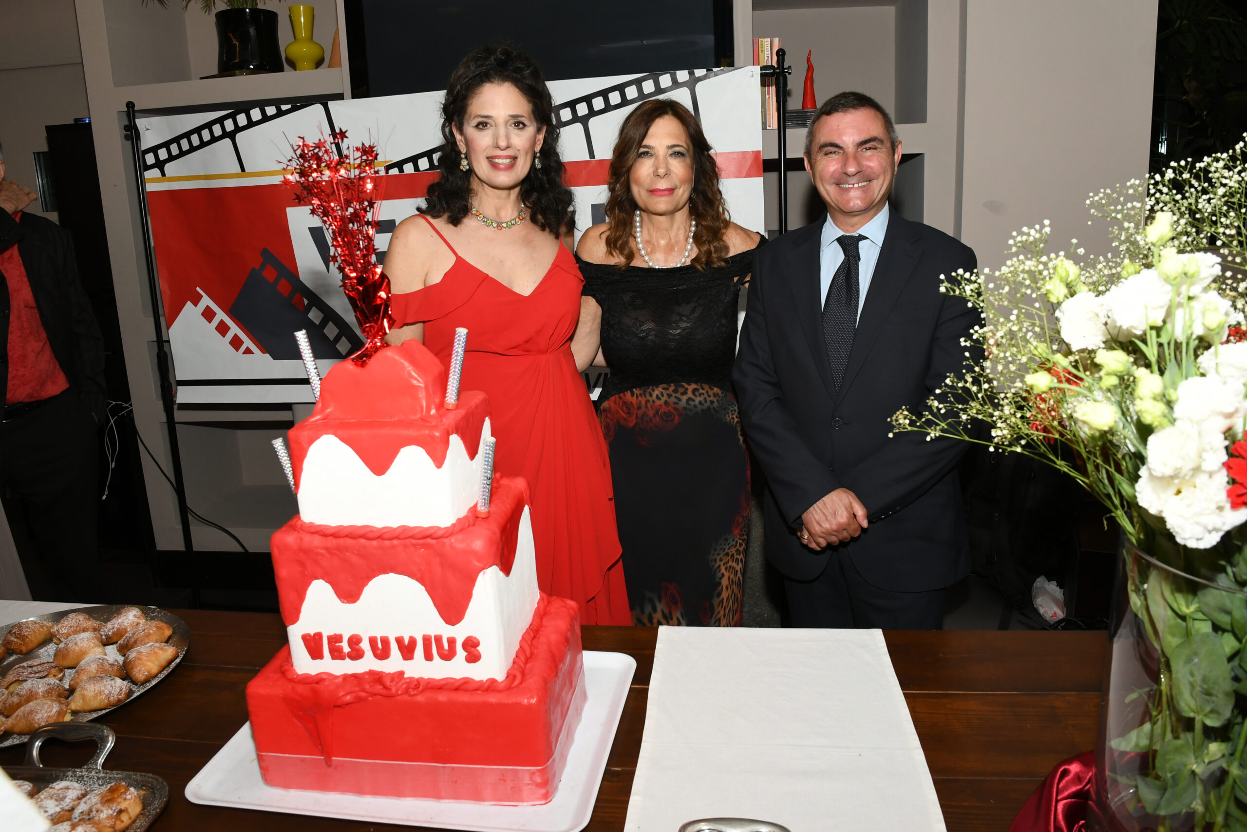 torta con istituzioni1